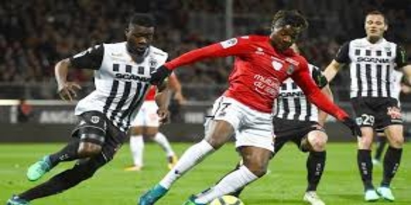 维纳布尔斯战术密码：动态换位与边路压制 九游娱乐解析- 九游娱乐