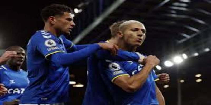 九游娱乐回顾：比赛中的关键争议时刻-九游娱乐