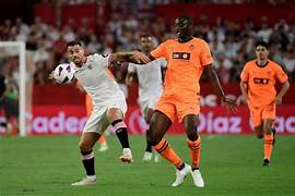 九游娱乐解析：传统豪门稳健发挥与欧联竞争格局初步形成-九游娱乐