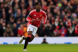 九游娱乐解析：战术困境与转会现实的双重压力-九游娱乐